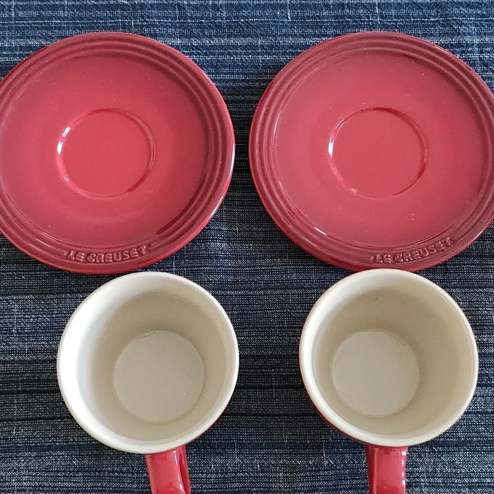LE CREUSET TEAPOT WITH CUPS AND SAUCER SET